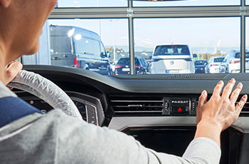 Innenraum eines Autos mit ge&ouml;ffneter L&uuml;ftung